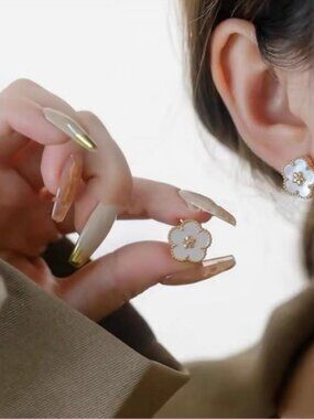 Van Cleef & Arpels White Earrings